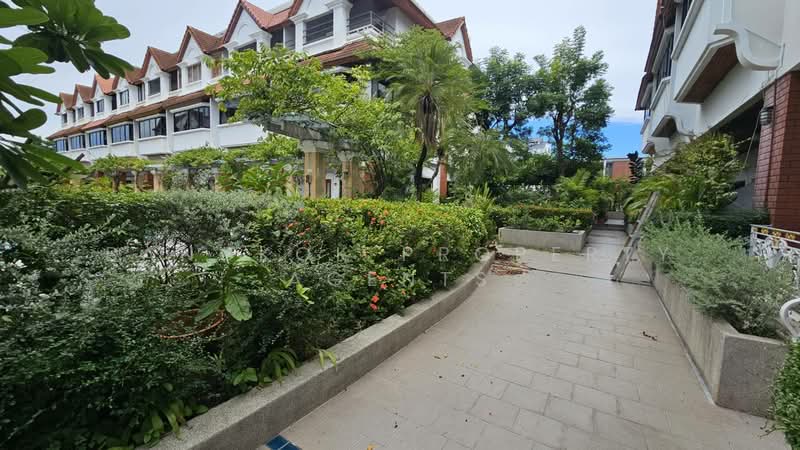 Townhouse in Ekkamai, Bangkok, Khlong Tan Nua, Watthana, Bangkok, 5 Bedrooms, 400 sqm, Townhouse For Rent, by BANGKOK PROPERTY AGENTS, 500474595 - DDproperty.com