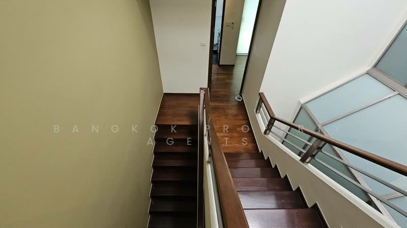 Townhouse in Ekkamai, Bangkok, Khlong Tan Nua, Watthana, Bangkok, 5 Bedrooms, 400 sqm, Townhouse For Rent, by BANGKOK PROPERTY AGENTS, 500474595 - DDproperty.com