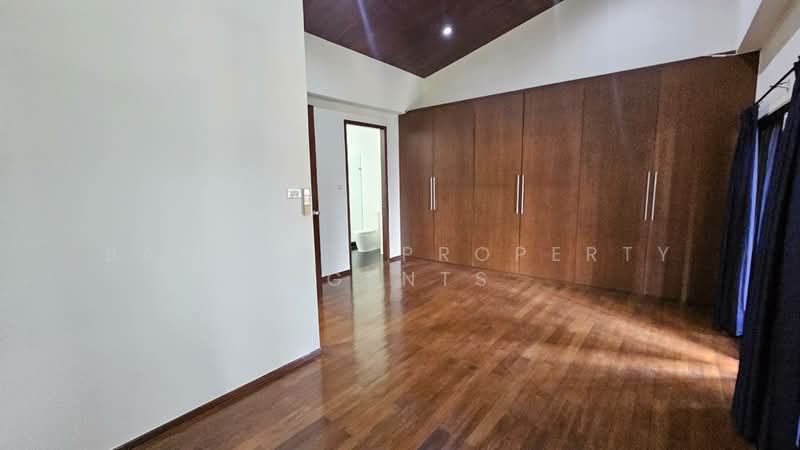 Townhouse in Ekkamai, Bangkok, Khlong Tan Nua, Watthana, Bangkok, 5 Bedrooms, 400 sqm, Townhouse For Rent, by BANGKOK PROPERTY AGENTS, 500474595 - DDproperty.com