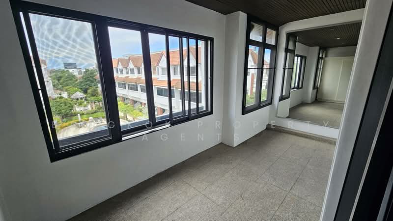 Townhouse in Ekkamai, Bangkok, Khlong Tan Nua, Watthana, Bangkok, 5 Bedrooms, 400 sqm, Townhouse For Rent, by BANGKOK PROPERTY AGENTS, 500474595 - DDproperty.com