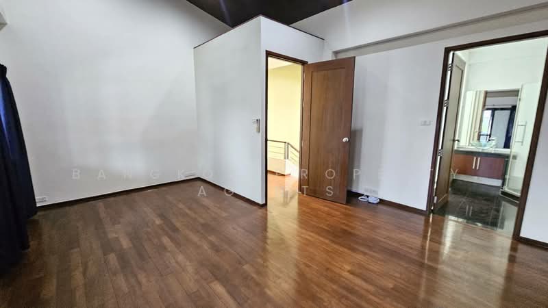 Townhouse in Ekkamai, Bangkok, Khlong Tan Nua, Watthana, Bangkok, 5 Bedrooms, 400 sqm, Townhouse For Rent, by BANGKOK PROPERTY AGENTS, 500474595 - DDproperty.com