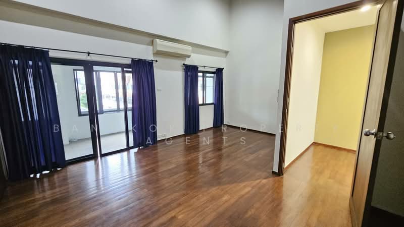 Townhouse in Ekkamai, Bangkok, Khlong Tan Nua, Watthana, Bangkok, 5 Bedrooms, 400 sqm, Townhouse For Rent, by BANGKOK PROPERTY AGENTS, 500474595 - DDproperty.com