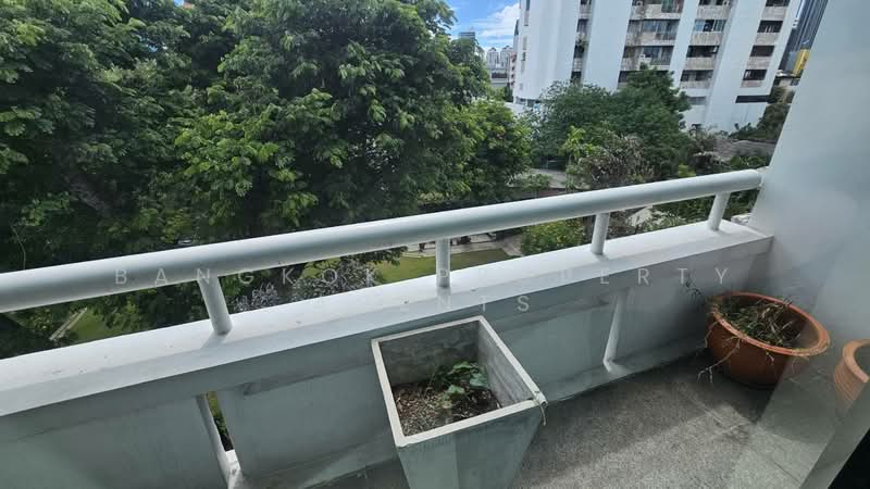 Townhouse in Ekkamai, Bangkok, Khlong Tan Nua, Watthana, Bangkok, 5 Bedrooms, 400 sqm, Townhouse For Rent, by BANGKOK PROPERTY AGENTS, 500474595 - DDproperty.com