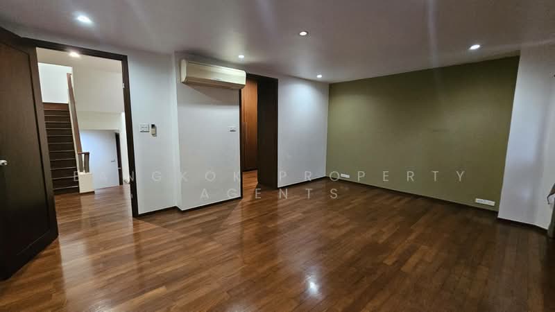 Townhouse in Ekkamai, Bangkok, Khlong Tan Nua, Watthana, Bangkok, 5 Bedrooms, 400 sqm, Townhouse For Rent, by BANGKOK PROPERTY AGENTS, 500474595 - DDproperty.com