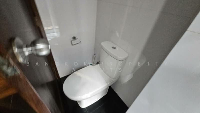 Townhouse in Ekkamai, Bangkok, Khlong Tan Nua, Watthana, Bangkok, 5 Bedrooms, 400 sqm, Townhouse For Rent, by BANGKOK PROPERTY AGENTS, 500474595 - DDproperty.com