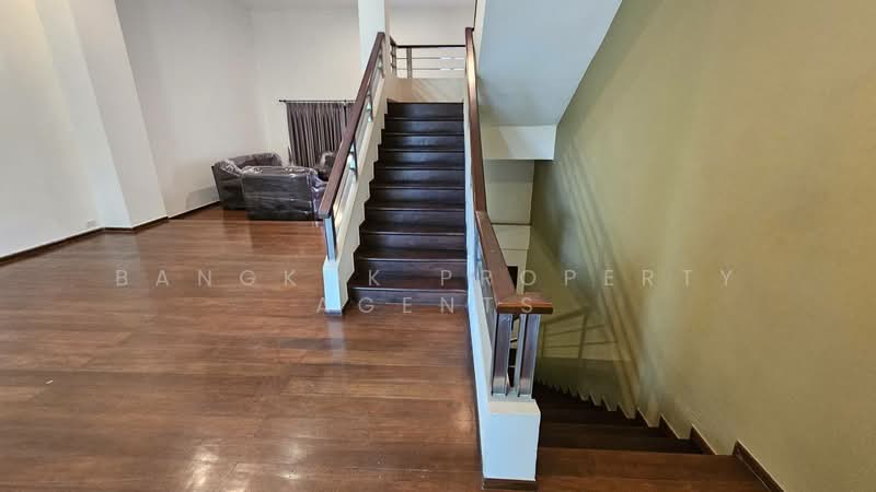 Townhouse in Ekkamai, Bangkok, Khlong Tan Nua, Watthana, Bangkok, 5 Bedrooms, 400 sqm, Townhouse For Rent, by BANGKOK PROPERTY AGENTS, 500474595 - DDproperty.com
