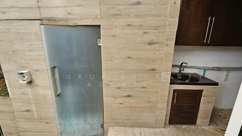 Townhouse in Ekkamai, Bangkok, Khlong Tan Nua, Watthana, Bangkok, 5 Bedrooms, 400 sqm, Townhouse For Rent, by BANGKOK PROPERTY AGENTS, 500474595 - DDproperty.com