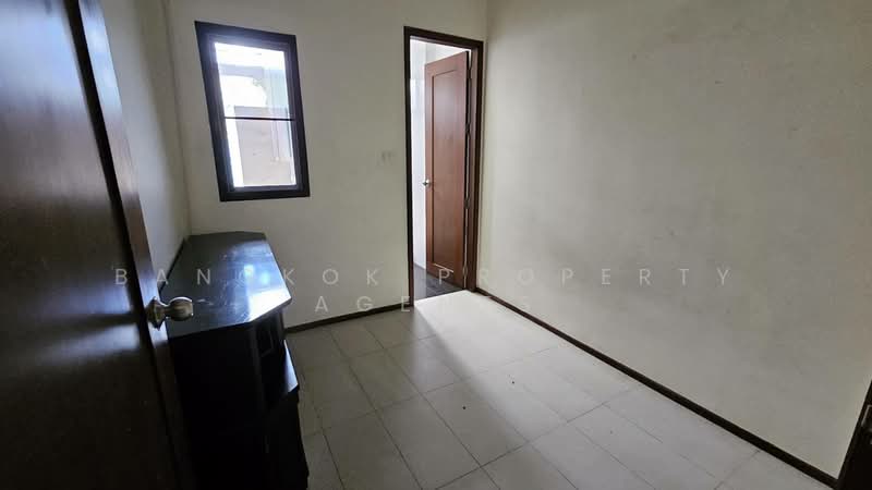 Townhouse in Ekkamai, Bangkok, Khlong Tan Nua, Watthana, Bangkok, 5 Bedrooms, 400 sqm, Townhouse For Rent, by BANGKOK PROPERTY AGENTS, 500474595 - DDproperty.com