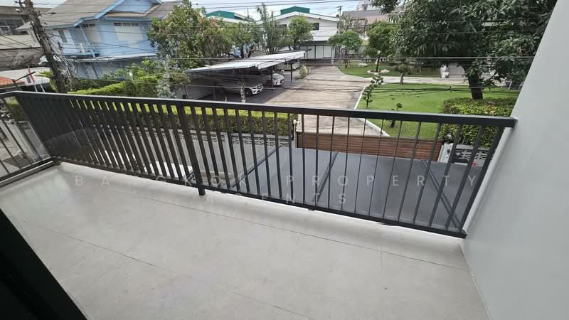 Townhome in Ekkamai, Bangkok, Khlong Tan Nua, Watthana, Bangkok, 5 Bedrooms, 350 sqm, Townhouse For Rent, by BANGKOK PROPERTY AGENTS, 500474602 - DDproperty.com