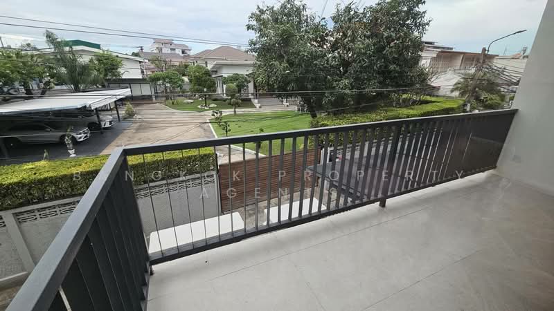 Townhome in Ekkamai, Bangkok, Khlong Tan Nua, Watthana, Bangkok, 5 Bedrooms, 350 sqm, Townhouse For Rent, by BANGKOK PROPERTY AGENTS, 500474602 - DDproperty.com