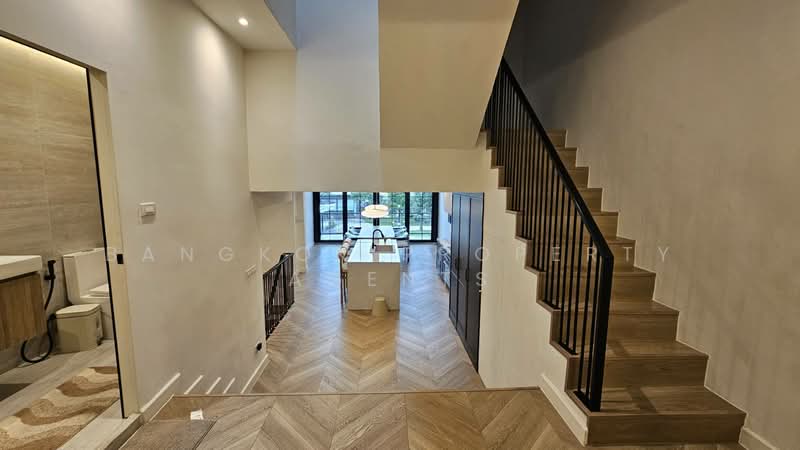 Townhome in Ekkamai, Bangkok, Khlong Tan Nua, Watthana, Bangkok, 5 Bedrooms, 350 sqm, Townhouse For Rent, by BANGKOK PROPERTY AGENTS, 500474602 - DDproperty.com