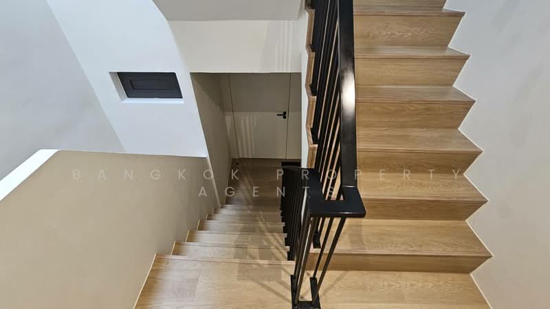 Townhome in Ekkamai, Bangkok, Khlong Tan Nua, Watthana, Bangkok, 5 Bedrooms, 350 sqm, Townhouse For Rent, by BANGKOK PROPERTY AGENTS, 500474602 - DDproperty.com