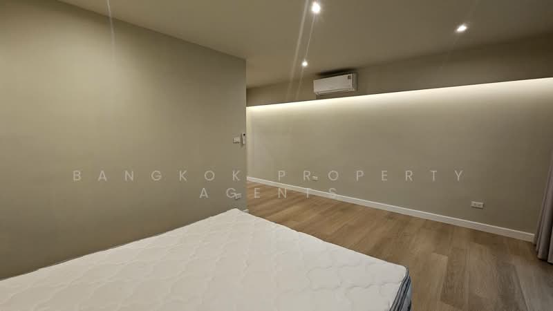 Townhome in Ekkamai, Bangkok, Khlong Tan Nua, Watthana, Bangkok, 5 Bedrooms, 350 sqm, Townhouse For Rent, by BANGKOK PROPERTY AGENTS, 500474602 - DDproperty.com