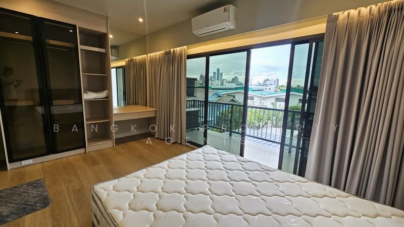 Townhome in Ekkamai, Bangkok, Khlong Tan Nua, Watthana, Bangkok, 5 Bedrooms, 350 sqm, Townhouse For Rent, by BANGKOK PROPERTY AGENTS, 500474602 - DDproperty.com