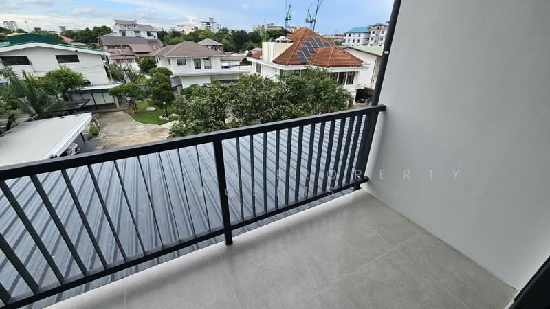 Townhome in Ekkamai, Bangkok, Khlong Tan Nua, Watthana, Bangkok, 5 Bedrooms, 350 sqm, Townhouse For Rent, by BANGKOK PROPERTY AGENTS, 500474602 - DDproperty.com
