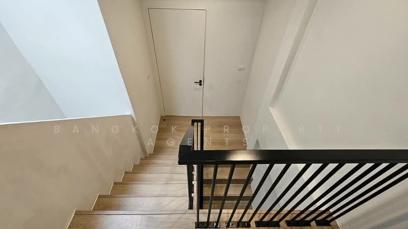 Townhome in Ekkamai, Bangkok, Khlong Tan Nua, Watthana, Bangkok, 5 Bedrooms, 350 sqm, Townhouse For Rent, by BANGKOK PROPERTY AGENTS, 500474602 - DDproperty.com