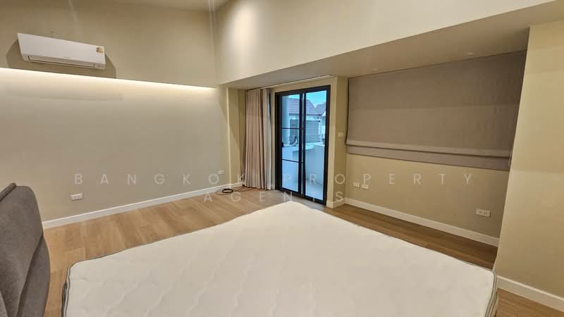 Townhome in Ekkamai, Bangkok, Khlong Tan Nua, Watthana, Bangkok, 5 Bedrooms, 350 sqm, Townhouse For Rent, by BANGKOK PROPERTY AGENTS, 500474602 - DDproperty.com