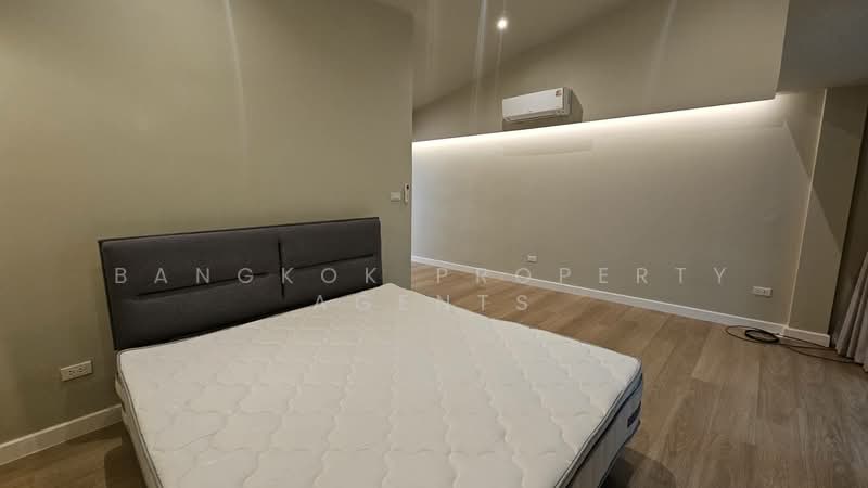 Townhome in Ekkamai, Bangkok, Khlong Tan Nua, Watthana, Bangkok, 5 Bedrooms, 350 sqm, Townhouse For Rent, by BANGKOK PROPERTY AGENTS, 500474602 - DDproperty.com