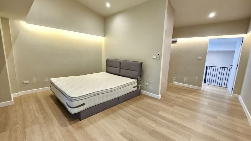Townhome in Ekkamai, Bangkok, Khlong Tan Nua, Watthana, Bangkok, 5 Bedrooms, 350 sqm, Townhouse For Rent, by BANGKOK PROPERTY AGENTS, 500474602 - DDproperty.com