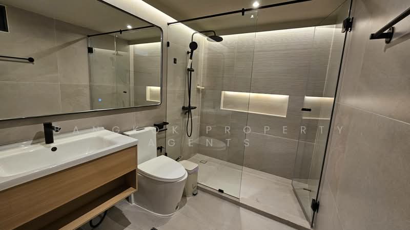 Townhome in Ekkamai, Bangkok, Khlong Tan Nua, Watthana, Bangkok, 5 Bedrooms, 350 sqm, Townhouse For Rent, by BANGKOK PROPERTY AGENTS, 500474602 - DDproperty.com