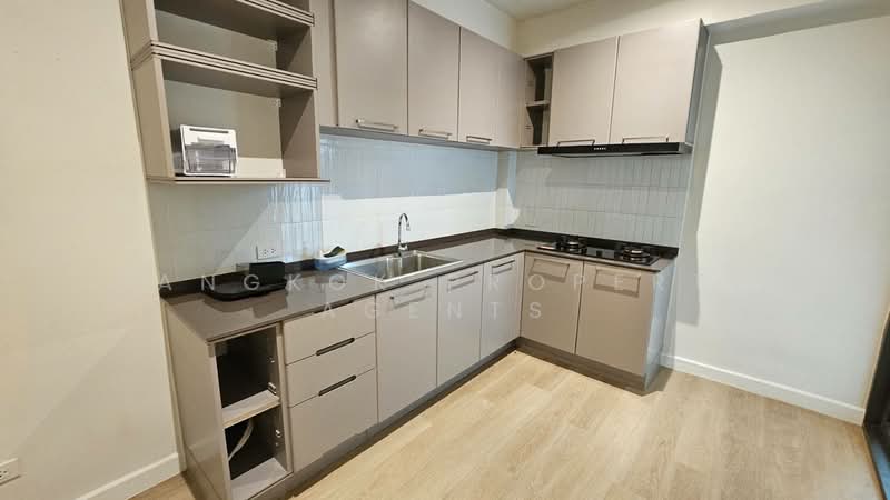 Townhome in Ekkamai, Bangkok, Khlong Tan Nua, Watthana, Bangkok, 5 Bedrooms, 350 sqm, Townhouse For Rent, by BANGKOK PROPERTY AGENTS, 500474602 - DDproperty.com