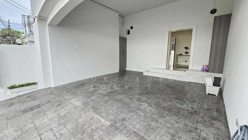 Townhouse - Ekkamai 12, Bangkok, Khlong Tan Nua, Watthana, Bangkok, 4 Bedrooms, 350 sqm, Townhouse For Rent, by BANGKOK PROPERTY AGENTS, 500474610 - DDproperty.com