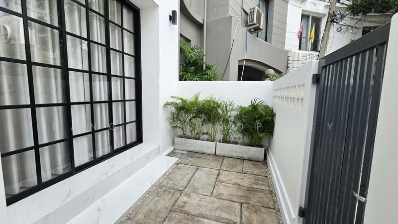 Townhouse - Ekkamai 12, Bangkok, Khlong Tan Nua, Watthana, Bangkok, 4 Bedrooms, 350 sqm, Townhouse For Rent, by BANGKOK PROPERTY AGENTS, 500474610 - DDproperty.com