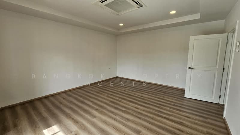 Townhouse - Ekkamai 12, Bangkok, Khlong Tan Nua, Watthana, Bangkok, 4 Bedrooms, 350 sqm, Townhouse For Rent, by BANGKOK PROPERTY AGENTS, 500474610 - DDproperty.com