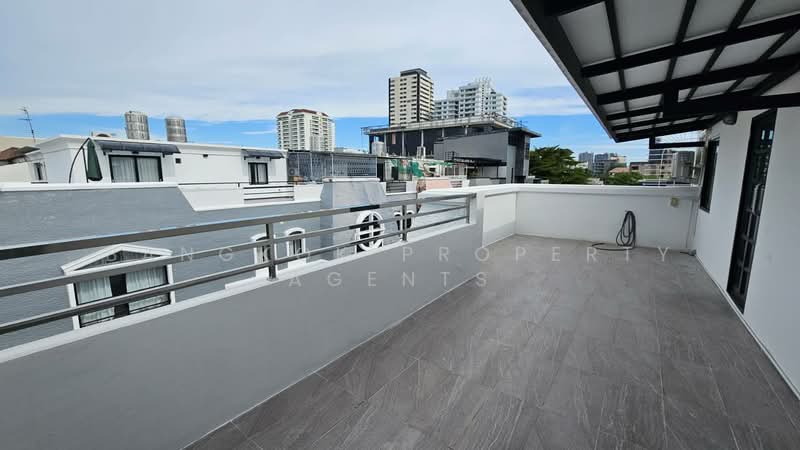 Townhouse - Ekkamai 12, Bangkok, Khlong Tan Nua, Watthana, Bangkok, 4 Bedrooms, 350 sqm, Townhouse For Rent, by BANGKOK PROPERTY AGENTS, 500474610 - DDproperty.com