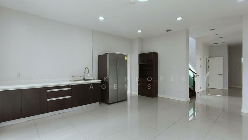 House with Private Garden in PHROMPHONG, Bangkok, Khong Tan, Khlong Toei, Bangkok, 4 Bedrooms, 300 sqm, Single Detached House For Rent, by BANGKOK PROPERTY AGENTS, 500474650 - DDproperty.com
