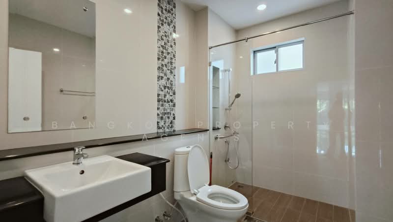 House with Private Garden in PHROMPHONG, Bangkok, Khong Tan, Khlong Toei, Bangkok, 4 Bedrooms, 300 sqm, Single Detached House For Rent, by BANGKOK PROPERTY AGENTS, 500474650 - DDproperty.com