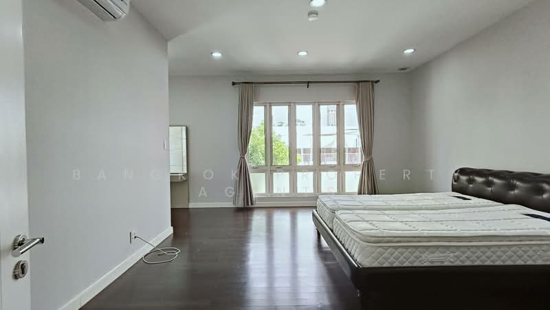 House with Private Garden in PHROMPHONG, Bangkok, Khong Tan, Khlong Toei, Bangkok, 4 Bedrooms, 300 sqm, Single Detached House For Rent, by BANGKOK PROPERTY AGENTS, 500474650 - DDproperty.com