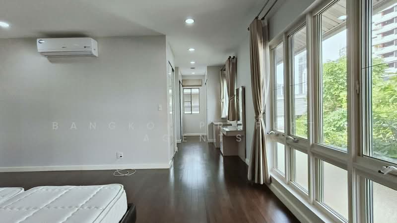 House with Private Garden in PHROMPHONG, Bangkok, Khong Tan, Khlong Toei, Bangkok, 4 Bedrooms, 300 sqm, Single Detached House For Rent, by BANGKOK PROPERTY AGENTS, 500474650 - DDproperty.com