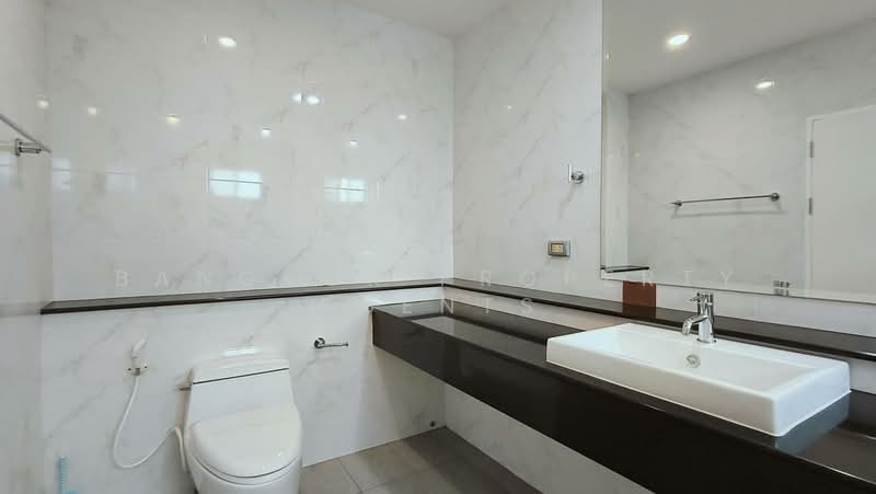 House with Private Garden in PHROMPHONG, Bangkok, Khong Tan, Khlong Toei, Bangkok, 4 Bedrooms, 300 sqm, Single Detached House For Rent, by BANGKOK PROPERTY AGENTS, 500474650 - DDproperty.com
