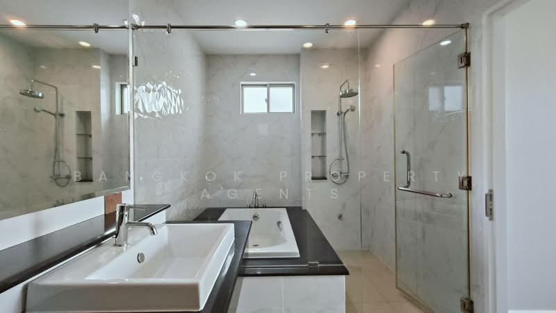House with Private Garden in PHROMPHONG, Bangkok, Khong Tan, Khlong Toei, Bangkok, 4 Bedrooms, 300 sqm, Single Detached House For Rent, by BANGKOK PROPERTY AGENTS, 500474650 - DDproperty.com