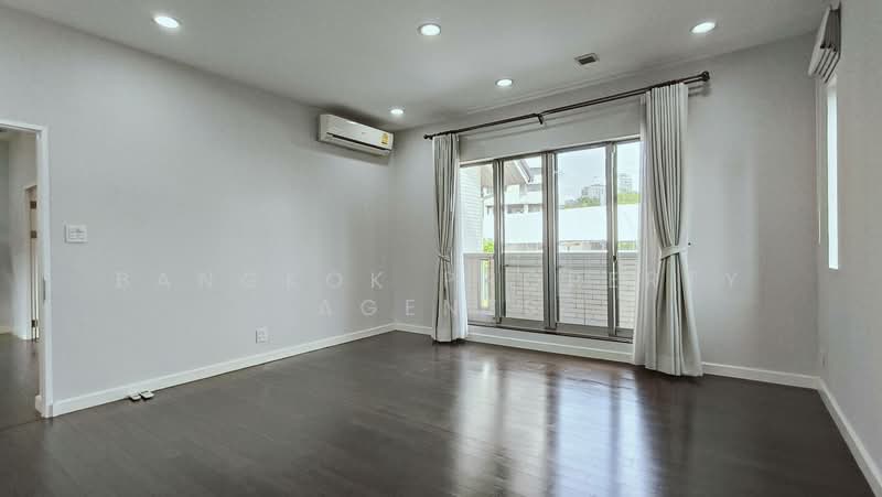House with Private Garden in PHROMPHONG, Bangkok, Khong Tan, Khlong Toei, Bangkok, 4 Bedrooms, 300 sqm, Single Detached House For Rent, by BANGKOK PROPERTY AGENTS, 500474650 - DDproperty.com
