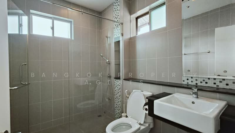 House with Private Garden in PHROMPHONG, Bangkok, Khong Tan, Khlong Toei, Bangkok, 4 Bedrooms, 300 sqm, Single Detached House For Rent, by BANGKOK PROPERTY AGENTS, 500474650 - DDproperty.com