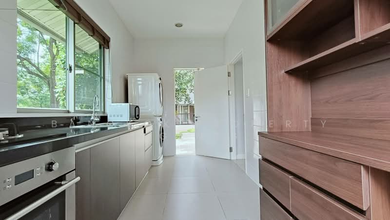 House with Private Garden in PHROMPHONG, กรุงเทพ, คลองตัน, คลองเตย, กรุงเทพ, 300 ตร.ม., บ้านเดี่ยว ให้เช่า, โดย BANGKOK PROPERTY AGENTS, 500474650 - DDproperty.com