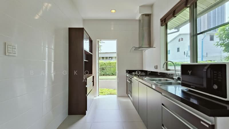 House with Private Garden in PHROMPHONG, กรุงเทพ, คลองตัน, คลองเตย, กรุงเทพ, 300 ตร.ม., บ้านเดี่ยว ให้เช่า, โดย BANGKOK PROPERTY AGENTS, 500474650 - DDproperty.com