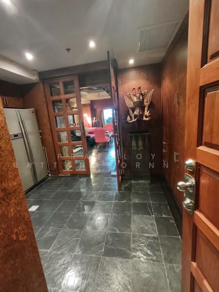 State Tower, Bangkok, 1055 Silom Road, Silom, Bang Rak, Bangkok, 2 Bedrooms, 161 sqm, Condo For Sale, by Praeploy Rattanapornnapapatch, 500474689 - DDproperty.com