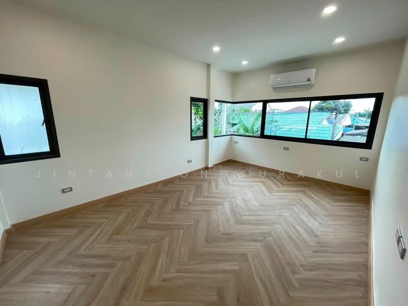 34/195 Chokchai 4 Soi 36 Yaek 2-4, Lat Phrao Sub-district, Lat Phrao District, Bangkok 10230, Bangkok, โชคชัย 4 ซอย 36 แยก 2 - 4, Lat Phrao, Bangkok, 4 Bedrooms, 320 sqm, Single Detached House For Sale, by Jintana Ongsurakul, 500474704 - DDproperty.com