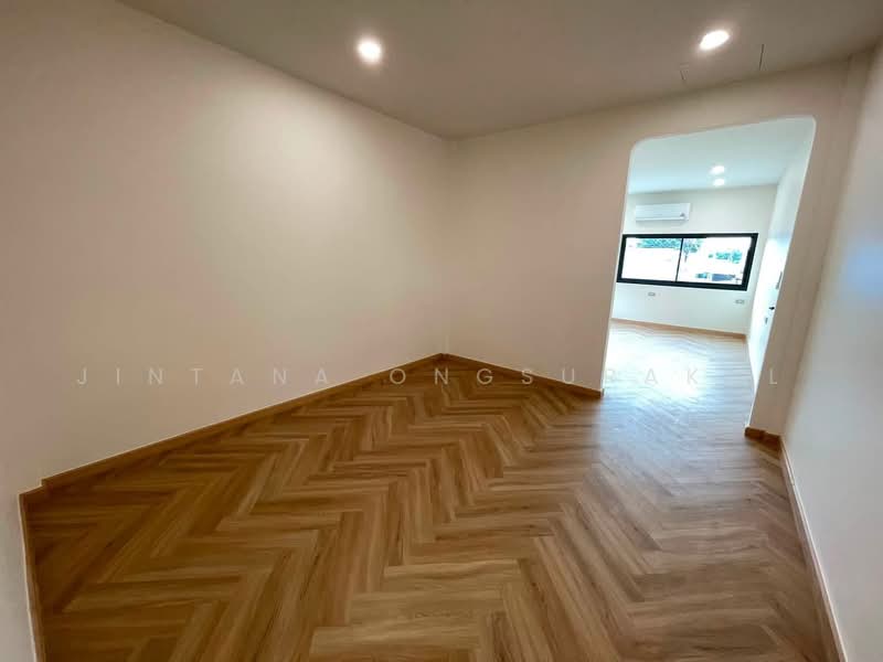34/195 Chokchai 4 Soi 36 Yaek 2-4, Lat Phrao Sub-district, Lat Phrao District, Bangkok 10230, Bangkok, โชคชัย 4 ซอย 36 แยก 2 - 4, Lat Phrao, Bangkok, 4 Bedrooms, 320 sqm, Single Detached House For Sale, by Jintana Ongsurakul, 500474704 - DDproperty.com