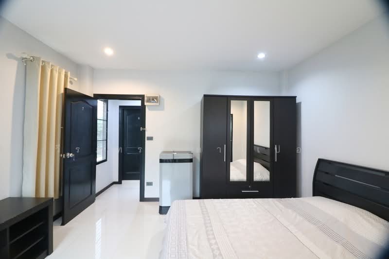 ขาย: อพาร์ทเมนท์ให้เช่า 8 ห้องดีลักซ์ พร้อมที่พักอาศัย อุดรธานี, อุดรธานี, บ้านเลื่อม, เมืองอุดรธานี, อุดรธานี, 586 ตร.ม., กิจการ ขาย, โดย วีรภัทรา ดาร์เปอร์, 500474854 - DDproperty.com