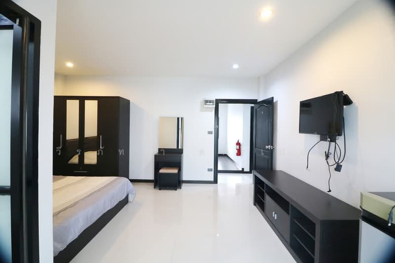ขาย: อพาร์ทเมนท์ให้เช่า 8 ห้องดีลักซ์ พร้อมที่พักอาศัย อุดรธานี, อุดรธานี, บ้านเลื่อม, เมืองอุดรธานี, อุดรธานี, 586 ตร.ม., กิจการ ขาย, โดย วีรภัทรา ดาร์เปอร์, 500474854 - DDproperty.com