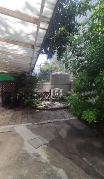 45947 – Rare Item ใจกลางสาทร! ขายบ้านเดี่ยว 63 ตร.ว. ซอยนราธิวาสฯ 15 ใกล้ BTS ช่องนนทรี และคิงเพาเวอ, กรุงเทพ, นราธิวาสราชนครินทร์, ทุ่งมหาเมฆ, สาทร, กรุงเทพ, 248 ตร.ม., บ้านเดี่ยว ขาย, โดย บริษัท ฟอร์เบสท์ พร็อพเพอร์ตี้ส์ จำกัด, 500474953 - DDproperty.com