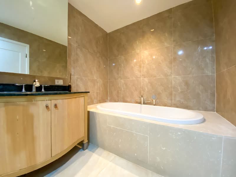 The Empire Place, Bangkok, 88 Narathiwatratchanakharin Road, Thung Maha Mek, Sathon, Bangkok, 1 Bedroom, 66 sqm, Condo For Sale, by มนัส กุลพันธ์ไพจิตร, 500474996 - DDproperty.com