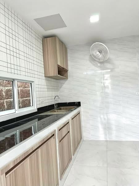 Supalai Ville Wongwaen-Lumlukka Klong 3, Pathum Thani, Phahonyothin Road, Khu Khot, Lam Luk Ka, Pathum Thani, 4 Bedrooms, 190 sqm, Single Detached House For Rent, by Connex Property, 500475013 - DDproperty.com