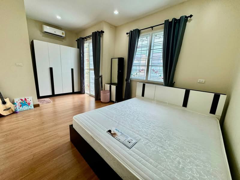 ให้เช่าทาวน์โฮม 4 ห้องนอน ม.โกลเด้นท์ทาวน์ เก้ากิโล ศรีราชา, Chon Buri (Pattaya), Surasak, Si Racha, Chon Buri (Pattaya), 4 Bedrooms, 75 sqm, Townhouse For Rent, by Dusit Saengfa, 500475018 - DDproperty.com