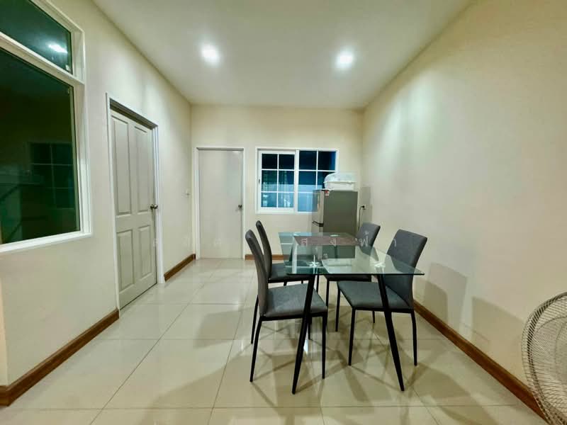 ให้เช่าทาวน์โฮม 4 ห้องนอน ม.โกลเด้นท์ทาวน์ เก้ากิโล ศรีราชา, Chon Buri (Pattaya), Surasak, Si Racha, Chon Buri (Pattaya), 4 Bedrooms, 75 sqm, Townhouse For Rent, by Dusit Saengfa, 500475018 - DDproperty.com