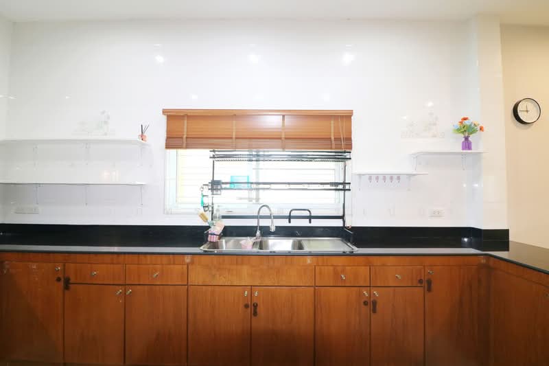 ขายบ้านกว้างขวาง 3 ห้องนอน 2 ห้องน้ำ สำหรับพักผ่อน อุดรธานี ประเทศไทย, อุดรธานี, บ้านจั่น, เมืองอุดรธานี, อุดรธานี, 308 ตร.ม., บ้านเดี่ยว ขาย, โดย วีรภัทรา ดาร์เปอร์, 500475021 - DDproperty.com